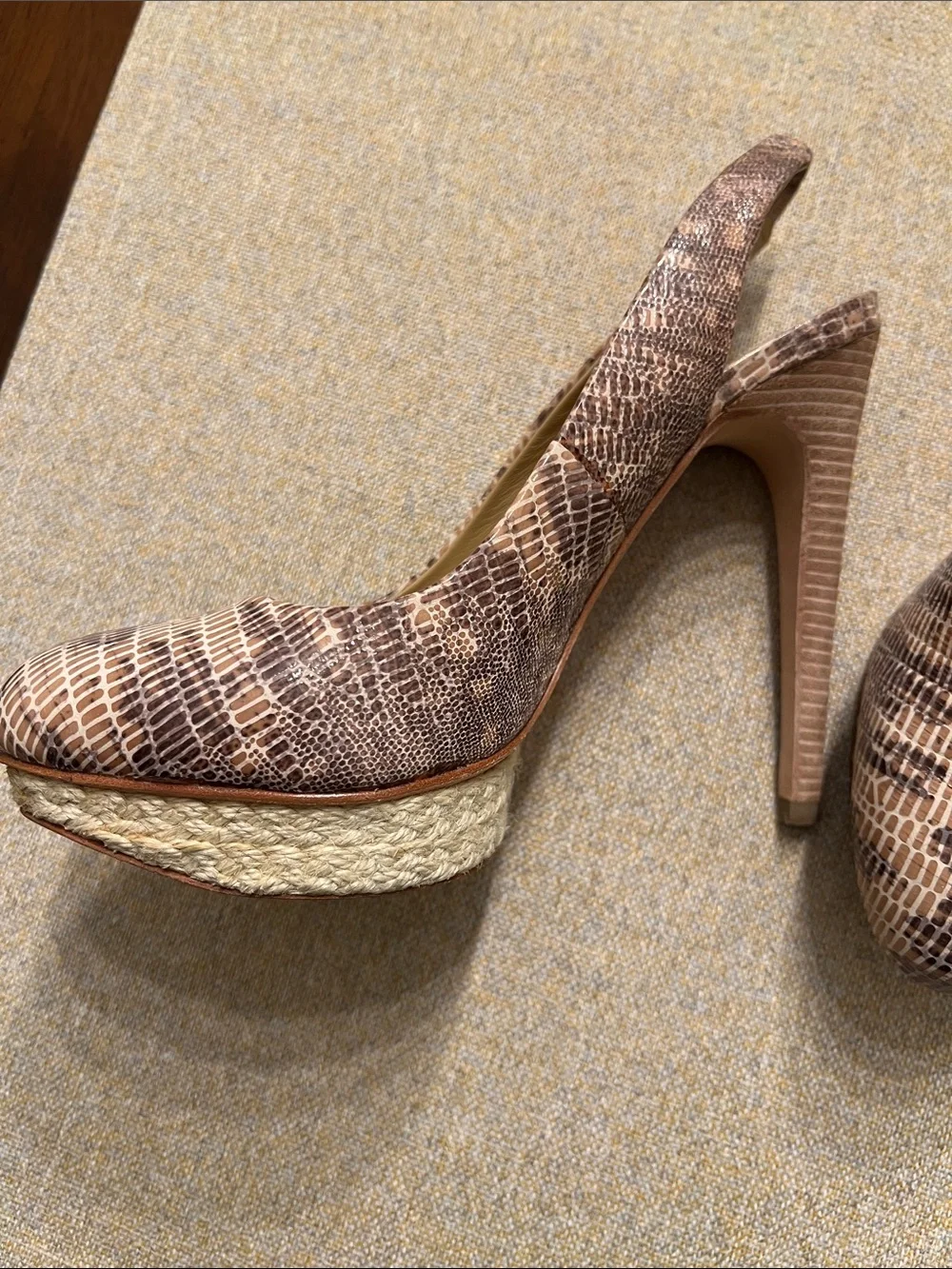 ❤️BCBGMAXAZRIA Folley  Platform Heels